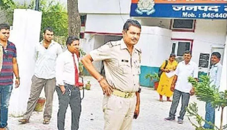 बिजली विभाग के जूनियर इंजीनियर का काटा चालान, तो गुस्से में आकर थाने की काट दी लाइट