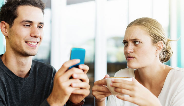 selfish partner,signs of selfish partner,relationship tips,couple tips