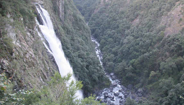 waterfalls in australia,natural waterfalls australia,australian waterfall destinations,closer to nature waterfalls,scenic waterfall spots in australia,immersive nature experiences,best australian waterfall hikes,breathtaking nature getaways,australia stunning waterfall landscapes,unspoiled nature attractions