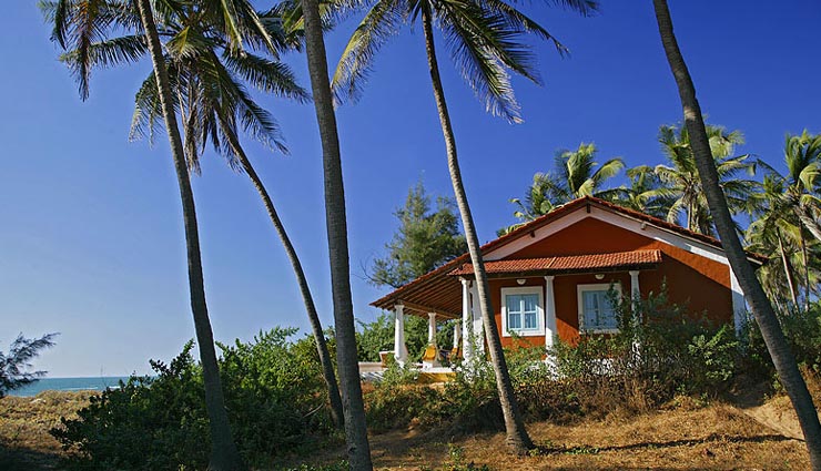 5 hotels to spot bollywood celebrities,siolim house goa,taj lands end bandra mumbai,the leela palace chanakyapuri new delhi,elsewhere north goa,jw marriott juhu mumbai