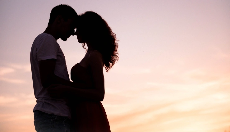 rebound relationship signs,am i a rebound,signs she’s not over her ex,emotional red flags in rebound,dating after breakup,rebound girlfriend behavior,how to know if you are a rebound,rebound vs real relationship,heartbreak recovery,rebound relationship psychology