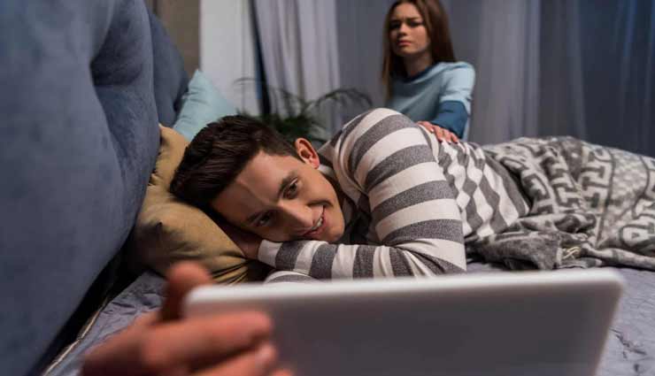 relationship tips,relationship tips in hindi,cheating in relationship,signs of emotional cheating