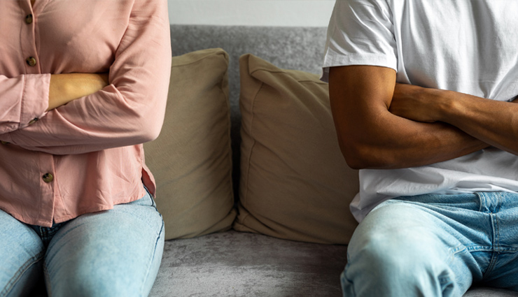 push and pull relationships,characteristics of push and pull relationships,emotional highs and lows in relationships,relationship power imbalance,push-pull relationship dynamics,signs of a push and pull relationship,emotional rollercoaster in relationships,inconsistent communication in relationships,challenges in commitment in relationships,impact of push-pull relationships on life,frequent breakups and makeups,jealousy and possessiveness in relationships,unresolved conflicts in relationships