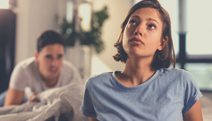 8 Signs of an Emotionally Unavailable Woman Who Isn't Ready for a Relationship