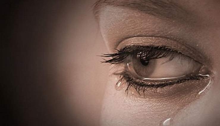 कहीं आप खुद को तो नहीं समझते इमोशनल फूल, इस तरह संभाले परिस्थितियां