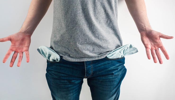 ये वास्तुदोष बनते हैं जीवन में कंगाली का कारण, जानें और बचाए अपना धन