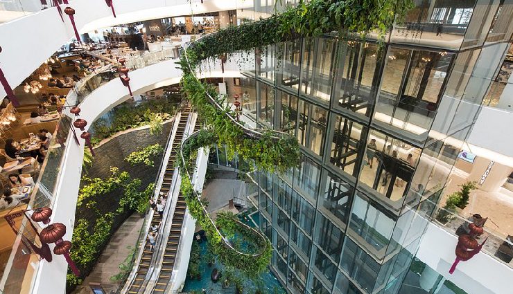 best shopping in bangkok,emquartier shopping mall,siam square,asiatique the riverfront,damnoen saduak floating market,chatuchak weekend market,mbk center,patpong night market,union mall,victory monument market,platinum mall bangkok