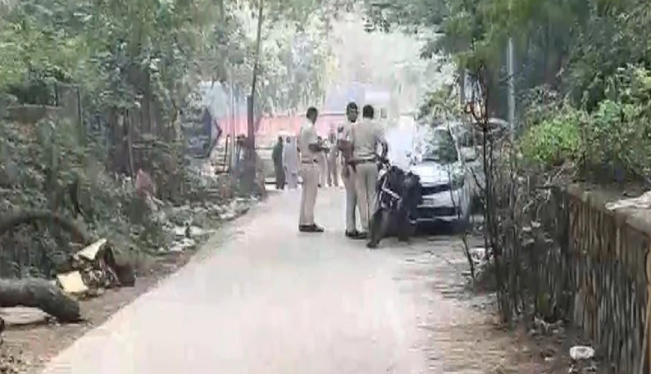 दिल्ली के महरौली में बदमाश काकू पहाड़िया का एनकाउंटर, 2 पुलिसकर्मी घायल