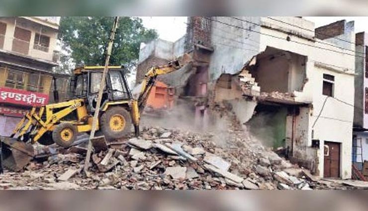 कोटा : सड़क काे चाैड़ा करने के लिए तोड़े गए वर्षों पुराने अधिग्रहित मकान और दुकान 