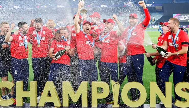टी20 विश्व कप जीत का जश्न, शैम्पेन उड़ाने से पहले जोस बटलर ने मोईन-राशिद को किया साइड, जीत लिया दिल