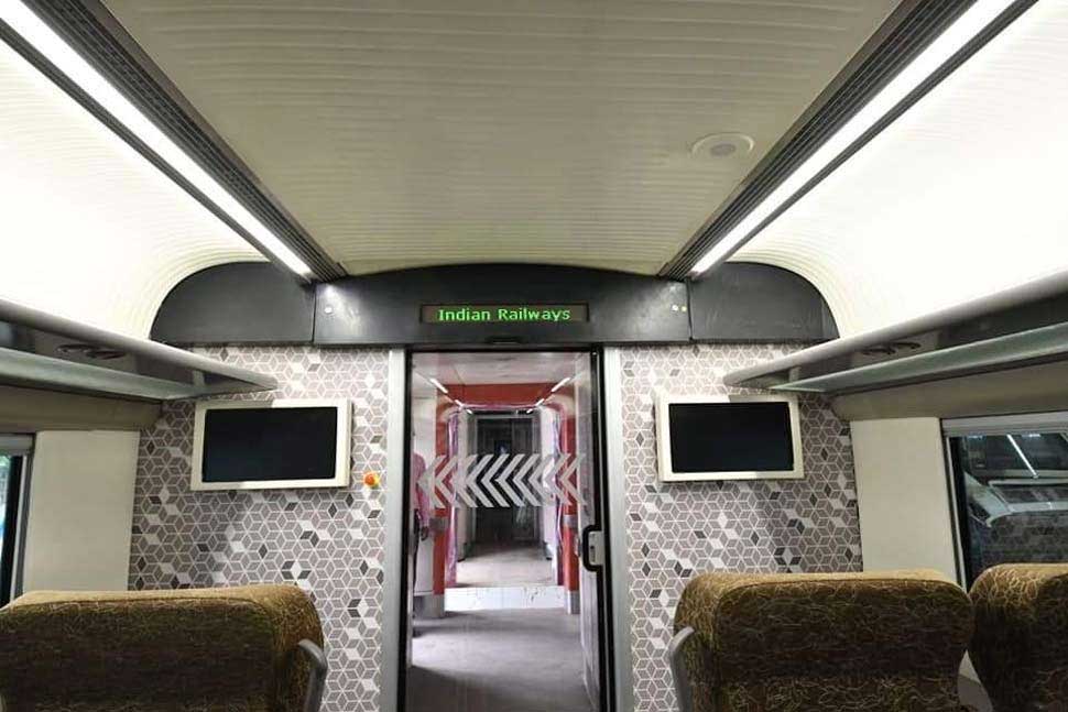 आज से ट्रायल के लिए पटरियों पर दौड़ेगी बिना इंजन वाली नेक्सट जेनरेशन ट्रेन-18, तस्वीरे train 18,train 18 features,train 18 inside pics,train 18 trial date,train 18 trial route,indian railway,railway