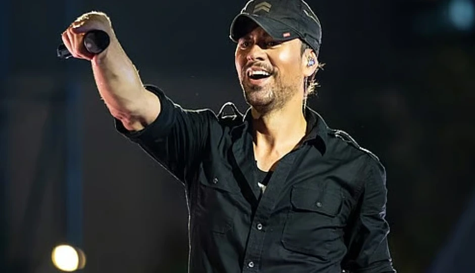 एनरिक इग्लेसियस के मुंबई कॉन्सर्ट में जेबकतरों ने मचाई लूट, 80 से ज्यादा मोबाइल चोरी — पुलिस जांच में जुटी