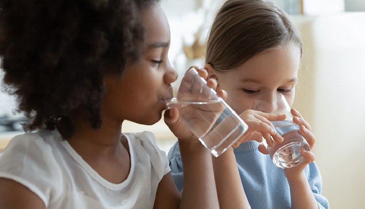 क्या आपके बच्चे सर्दियों में बार-बार बीमार पड़ते हैं? जानें उनकी इम्यूनिटी बढ़ाने के आसान उपाय boost kids immunity,winter health tips for children,increase childs immunity,protect kids from winter illnesses,childrens immune system,kids winter health,strengthen kids immunity,winter illness prevention,kids health tips,child immunity boosting tips