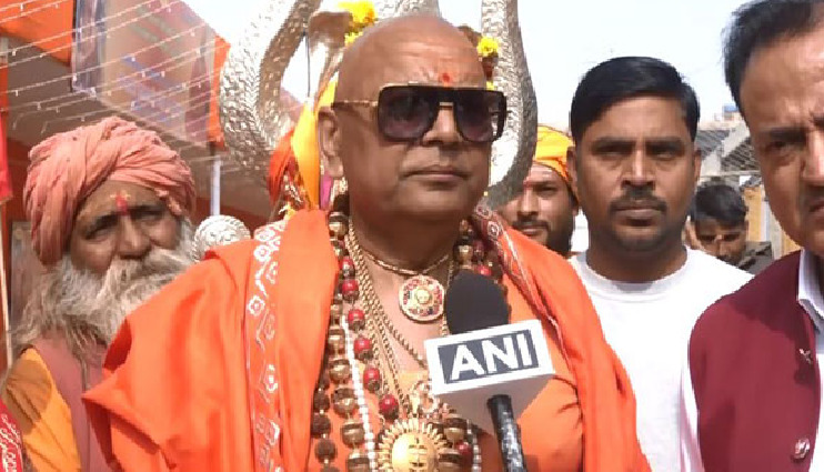 viral babas mahakumbh 2025,mahakumbh mela prayagraj,ambassador baba,mokshpuri baba,environment baba,rabri baba,chai wale baba,computer baba,rudraksha baba,mahakumbh spiritual event,prayagraj kumbh mela,unique babas mahakumbh 2025