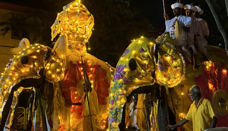 kandy sri lanka,things to do in kandy,temple of the tooth relic,kandy lake,esala perahera festival,royal botanical gardens peradeniya,bahirawakanda buddha statue,kandy city center,sri lanka tourism,kandy attractions,cultural places in kandy,sightseeing kandy,best places to visit kandy