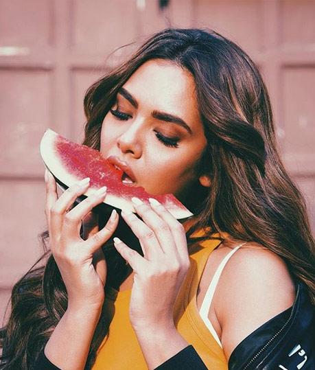 bollywood,esha gupta,neha gupta,clothing collection,yellow saree,viral photo