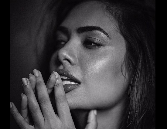 VIRAL PICS Esha Gupta Breaks Boldness