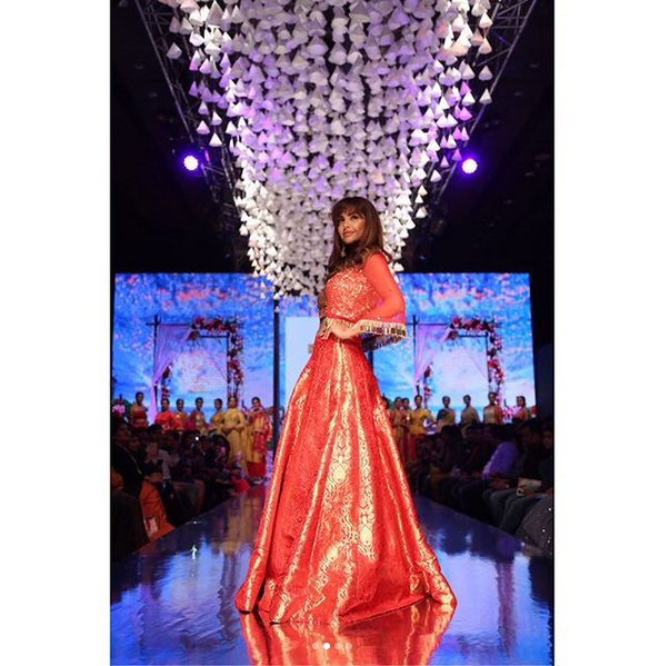 esha gupta,esha gupta at delhi times fashion week,bollywood news,entertainmnet