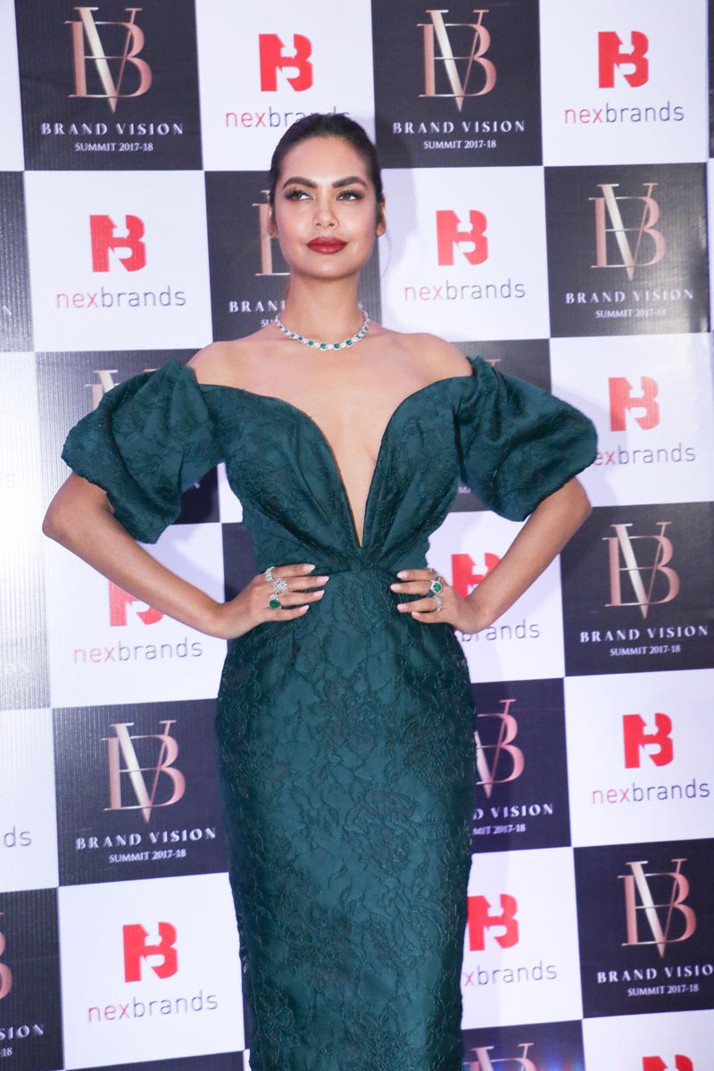 bollywood,esha gupta,Shilpa Shetty,brand vision awards 2017 2018,viral photo