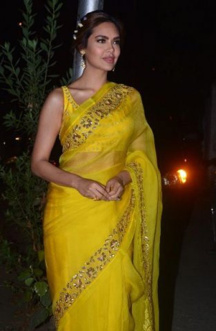 bollywood,esha gupta,neha gupta,clothing collection,yellow saree,viral photo