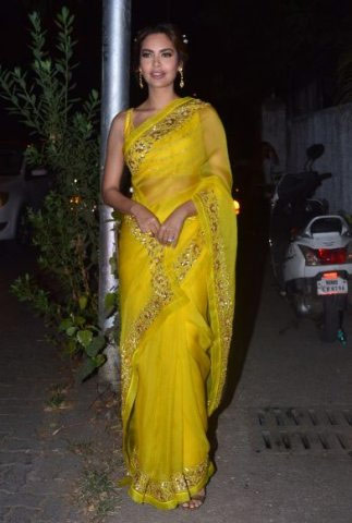bollywood,esha gupta,neha gupta,clothing collection,yellow saree,viral photo