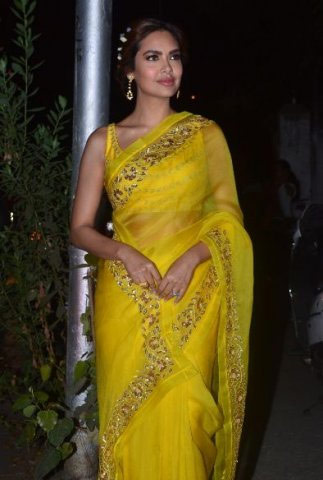 bollywood,esha gupta,neha gupta,clothing collection,yellow saree,viral photo