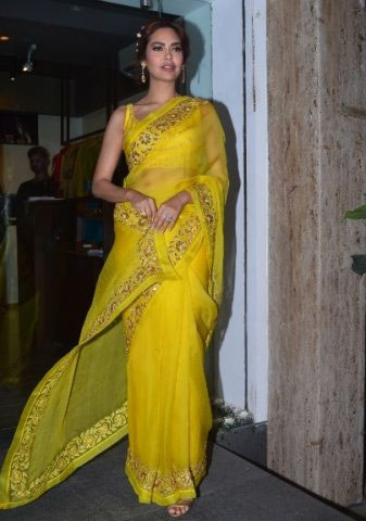 bollywood,esha gupta,neha gupta,clothing collection,yellow saree,viral photo