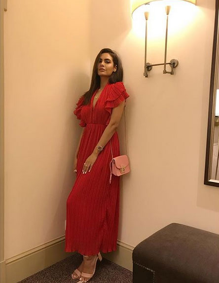 ईशा गुप्ता का यह ग्लैमरस अंदाज देख फैंस हुए मदहोश, कुछ ने किए भद्दे कमेंट, देखे तस्वीरे bollywood,esha gupta,esha gupta hot pics,esha gupta hot photos,esha gupta photos,esha gupta in red dress