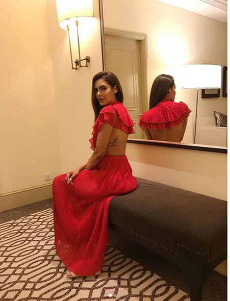 ईशा गुप्ता का यह ग्लैमरस अंदाज देख फैंस हुए मदहोश, कुछ ने किए भद्दे कमेंट, देखे तस्वीरे bollywood,esha gupta,esha gupta hot pics,esha gupta hot photos,esha gupta photos,esha gupta in red dress