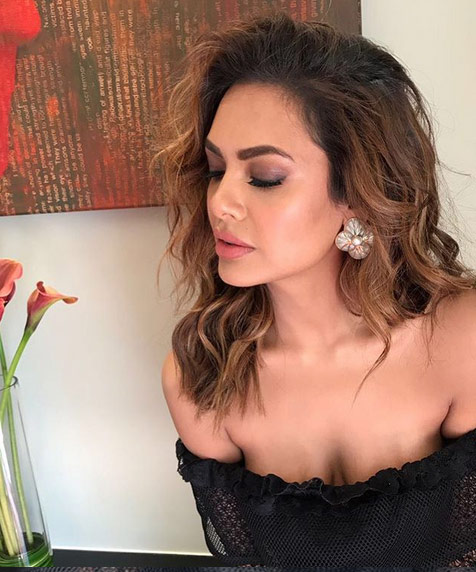 PHOTOS - GQ Magazine के लिए ईशा ने कराया हॉट फोटोशूट esha gutpa,gq magazine,photoshoot,esha gupta photoshoot,latest photoshoot