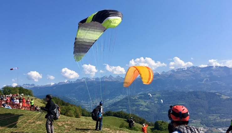 europe,couples things to do in europe,wander around the amalfi coast,italy,paraglide in france,wine tasting tour in valencia,spain,ranch life in seville