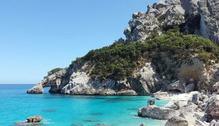 europe,offbeat beaches in europe,beaches to visit in europe,kefalonia,greece,zlatni rat,croatia,cala goloritze,italy,la concha,spain