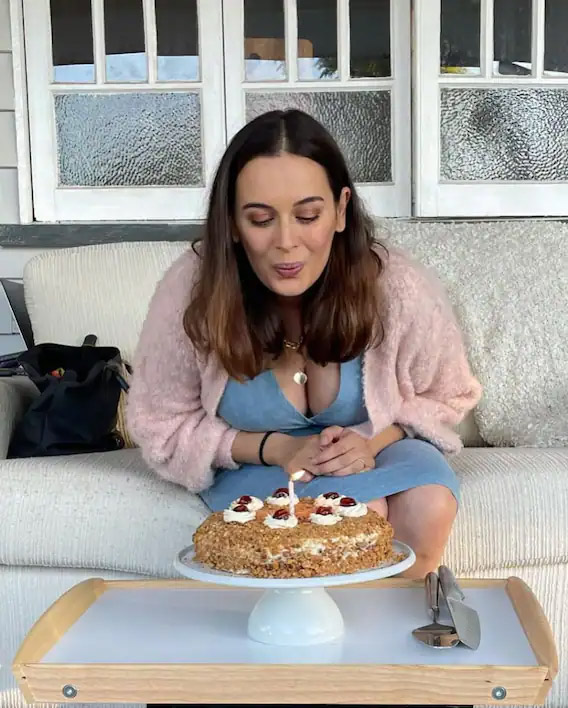 evelyn sharma,evelyn sharma baby bump,evelyn sharma bump,evelyn sharma pregnancy,tushan bhindi