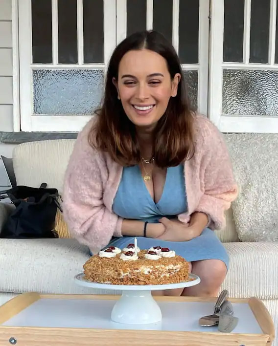 evelyn sharma,evelyn sharma baby bump,evelyn sharma bump,evelyn sharma pregnancy,tushan bhindi