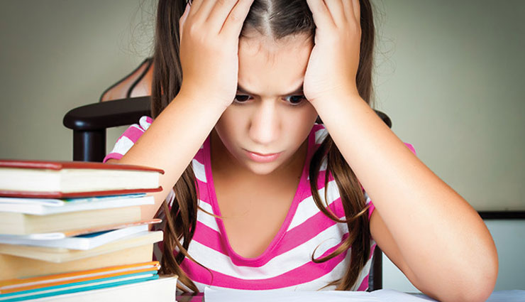 इन तरीकों से करें परीक्षा के दौरान बच्चो के तनाव को कम