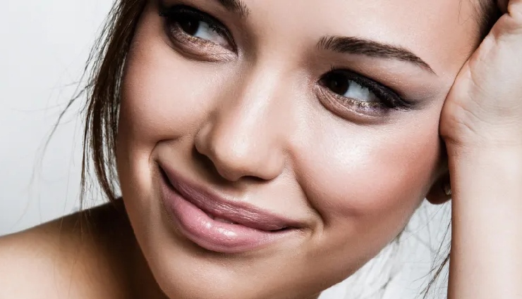 signs she pretending to love you,one-sided love,unreciprocated love,fake love signs,emotional manipulation in relationships,unhealthy relationship signs,signs of insincere affection,how to know if she truly loves you,mental health and toxic love,emotional pain in love,insecure relationships,recognizing fake love