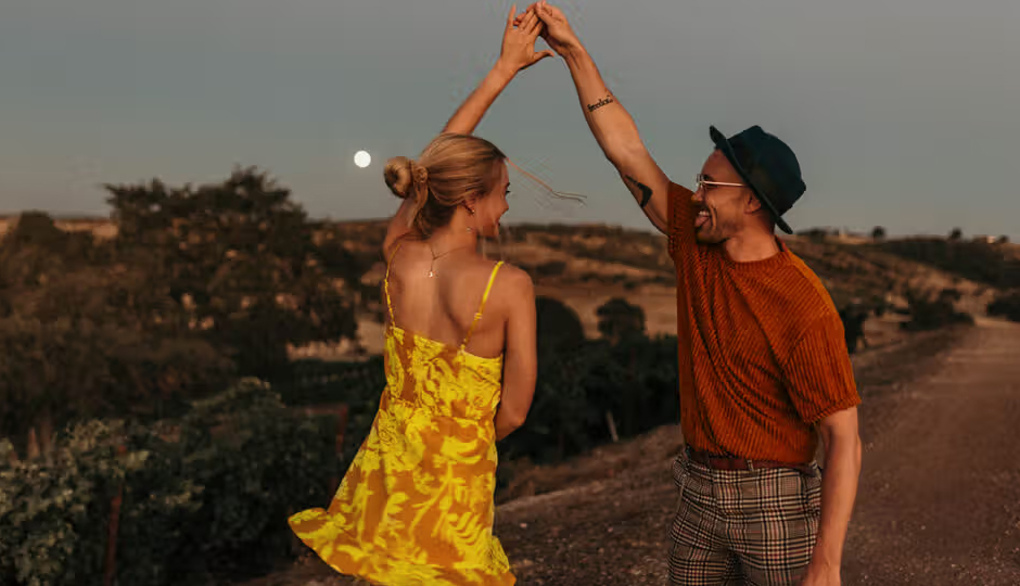 what does an exclusive relationship really mean in today’s dating world? texting every day,sharing memes,or knowing each other’s location isn’t enough. learn the true meaning of exclusivity,emotional investment,and how to know if you’re ready for—or already in—an exclusive relationship.