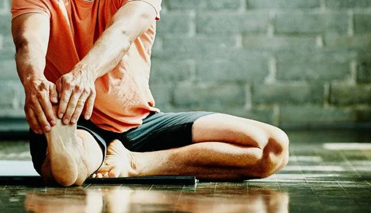 घुटनों का दर्द बनाता है आपको असहाय, इन Exercise की मदद से पा सकतें है आराम