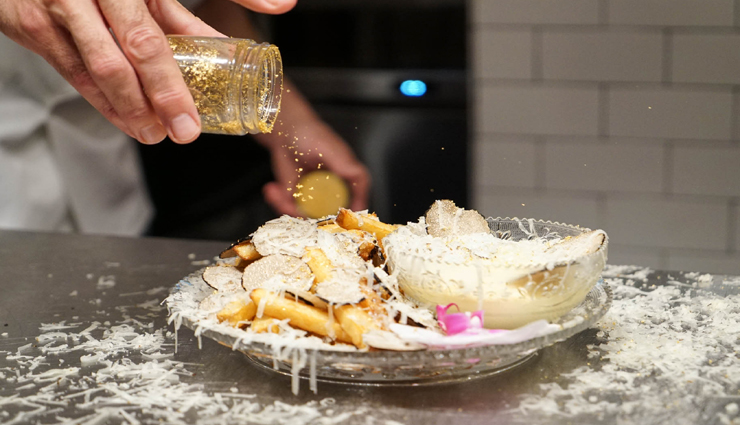 अमीरों की जेब पर भी भारी पड़ती हैं ये सबसे महंगी फ्रेंच फाइज, बटर के साथ की जाती है गोल्ड की डस्टिंग