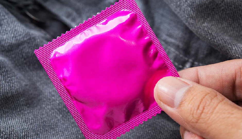 गलती से एक्सपायर कंडोम इस्तेमाल किया? जानें एक्सपर्ट से सुरक्षित यौन जीवन के लिए जरूरी बातें