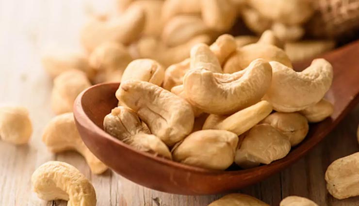 जयपुर : एक्सपायरी डेट को किया जा रहा अनदेखा, तारीख बदल बेचे जा रहे मसाले व सूखे मेवे