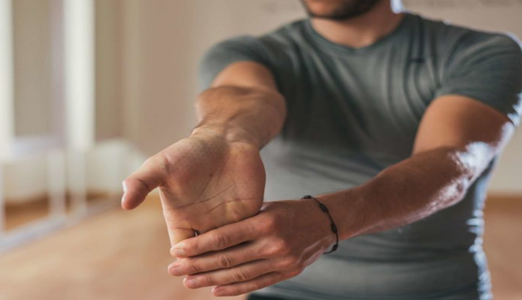 क्या आपकी कलाइयों में भी रहता हैं दर्द, इन 6 स्ट्रेचिंग एक्सरसाइज से करें इसे दूर Health tips,health tips in hindi,healthy life,wrist exercises