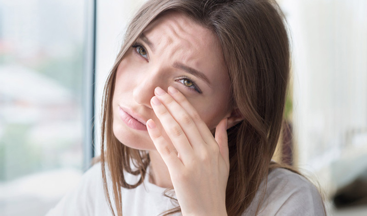 आपकी ये गलतियां पड़ सकती हैं आंखों की सेहत पर भारी, जरूर लाएं इनमें सुधार 