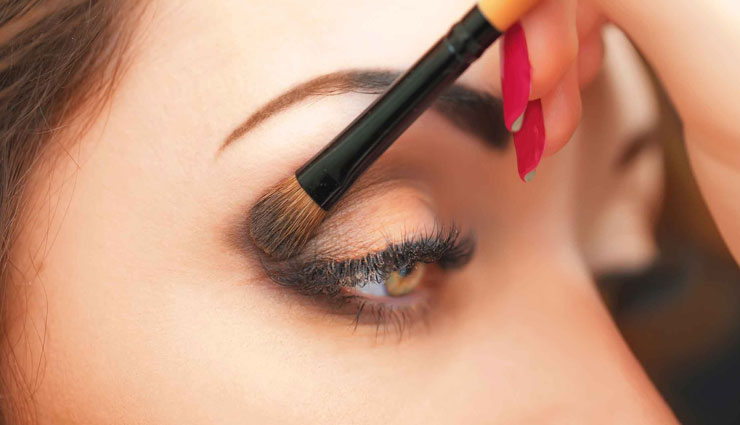 eye make up tips,contact lens eye make up,make up tips,beauty tips