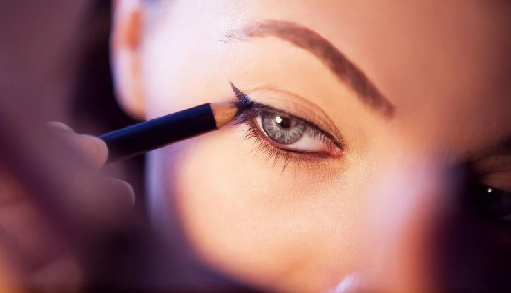 makeup for oily skin,oily skin makeup tips,oil-free makeup products,mattifying primer for oily skin,foundation for oily skin,translucent powder for oily skin,blotting papers for oily skin,waterproof eye makeup for oily skin,setting spray for oily skin,skincare routine for oily skin,makeup removal for oily skin,how to apply makeup on oily skin