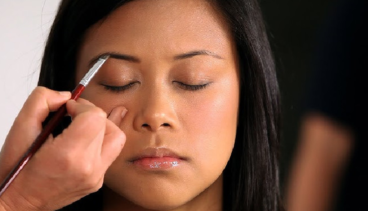Steps to Apply Eye Primer for Flawless Eye Makeup