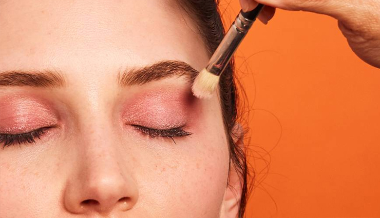 contact lenses,mistakes while using contact lenses,eyes care tips,what can go wrong with contact lenses,contact lenses care tips,healthy living