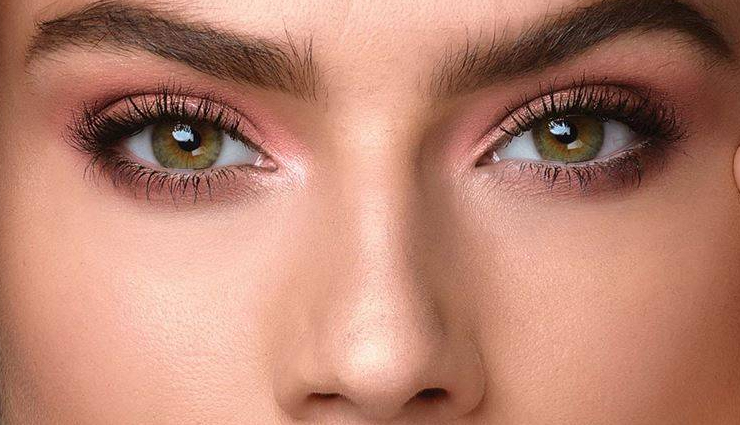 wrinkles under eyes,makeup tips to hide wrinkles under eyes,eyes wrinkles,eyes care tips,skin care tips,beauty tips in hindi