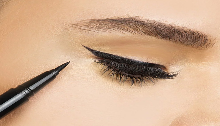 eyeliner tips,tips to apply eyeliner,eye care tips,make up tips,beauty tips