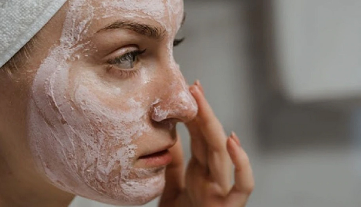 क्या आपकी आंखों के आसपास भी पड़ने लगी हैं झुर्रियां, ये गलतियां बन सकती हैं वजह have wrinkles started falling around your eyes too,these mistakes can be the reason,beauty tips,beauty hacks